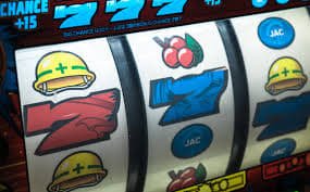 Antarmuka pemain Hot Pot menampilkan kartu dan statistik real-time