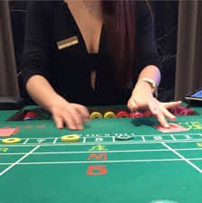 Permainan slot Money Train di platform koin25hoki menampilkan gulungan dan fitur bonus