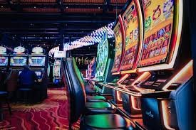 Studio roulette koin25hoki dengan kamera multi-sudut profesional dan dealer berpengalaman